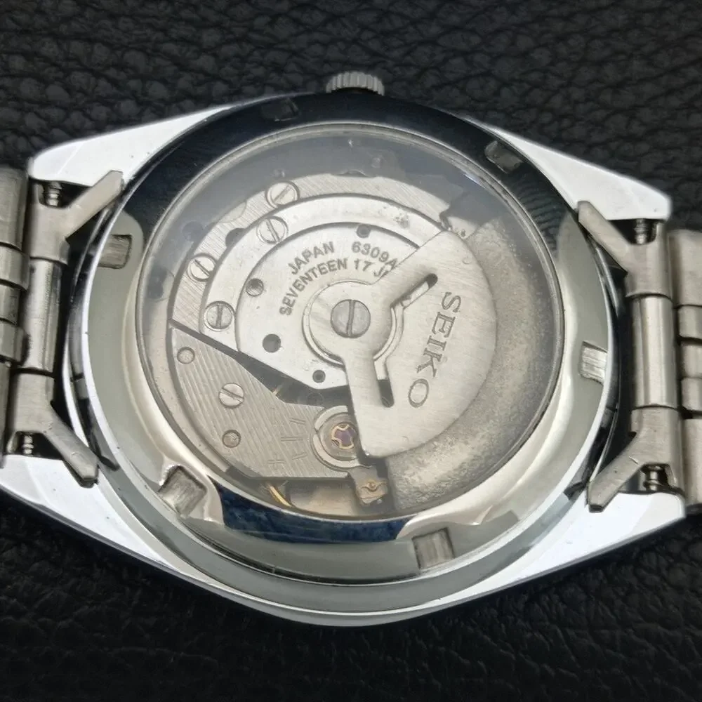 Vintage 1971 Seiko Automatic Mens Silver Watch W/daydate & Red Accents